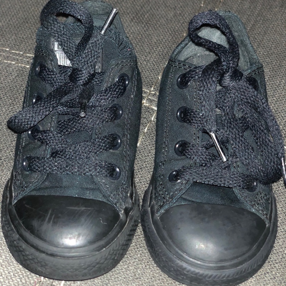 Toddler all black Converse